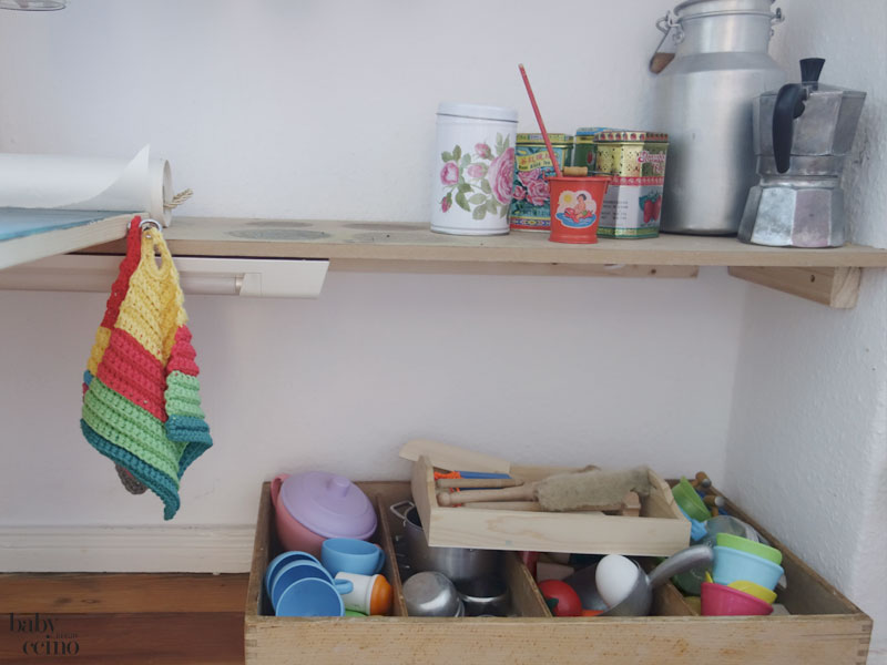 babyccino-basteltisch-tisch-kiste
