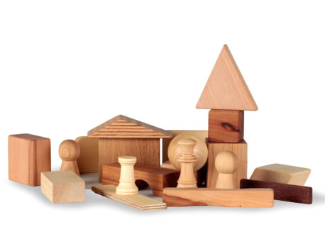 holzbausteine-baumeister-gruene-erde