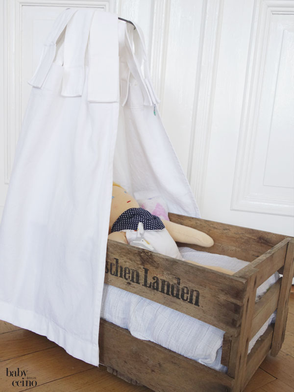 DIY-Puppenbett-Weinkiste-Upcycling-8