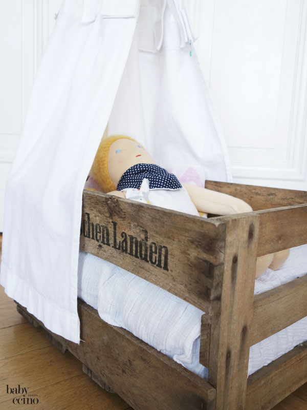 DIY-Puppenbett-Weinkiste-Upcycling-9