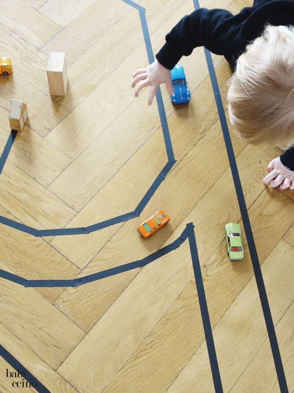 DIY-Strassenteppich-autospielstrasse-maskingtape-2