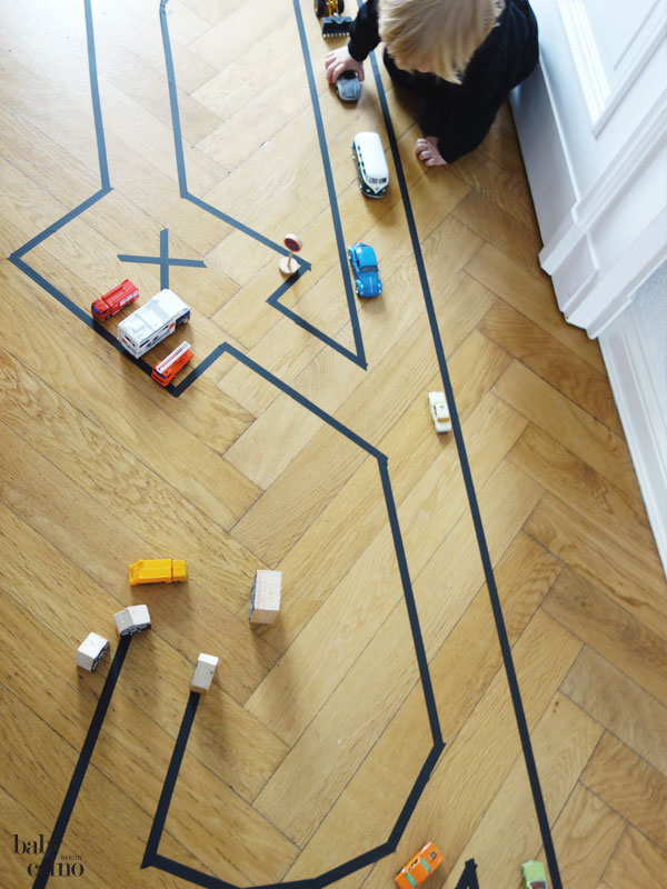 DIY-Strassenteppich-autospielstrasse-maskingtape-3