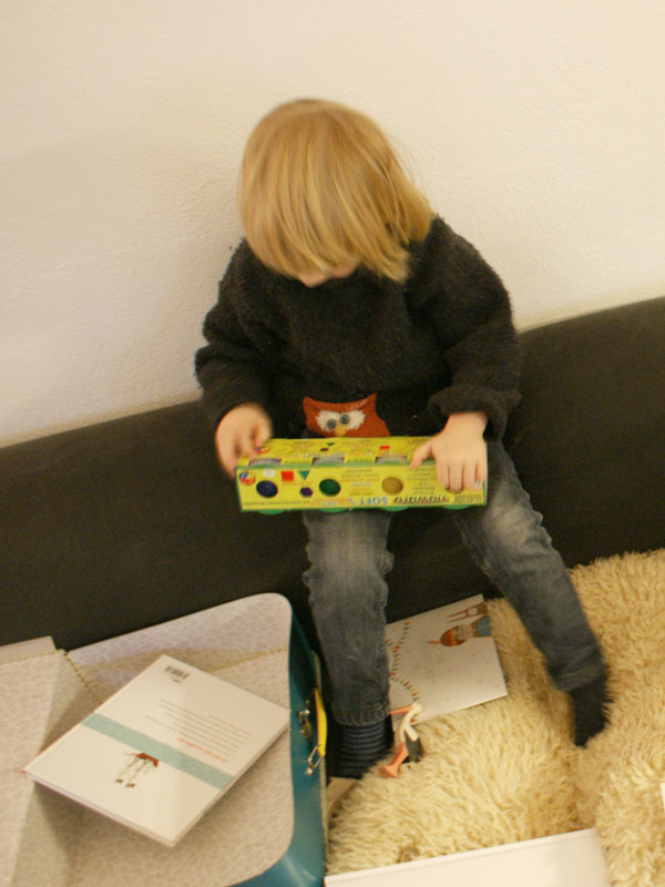 grosserbruder-stillkoffer-buecher-2